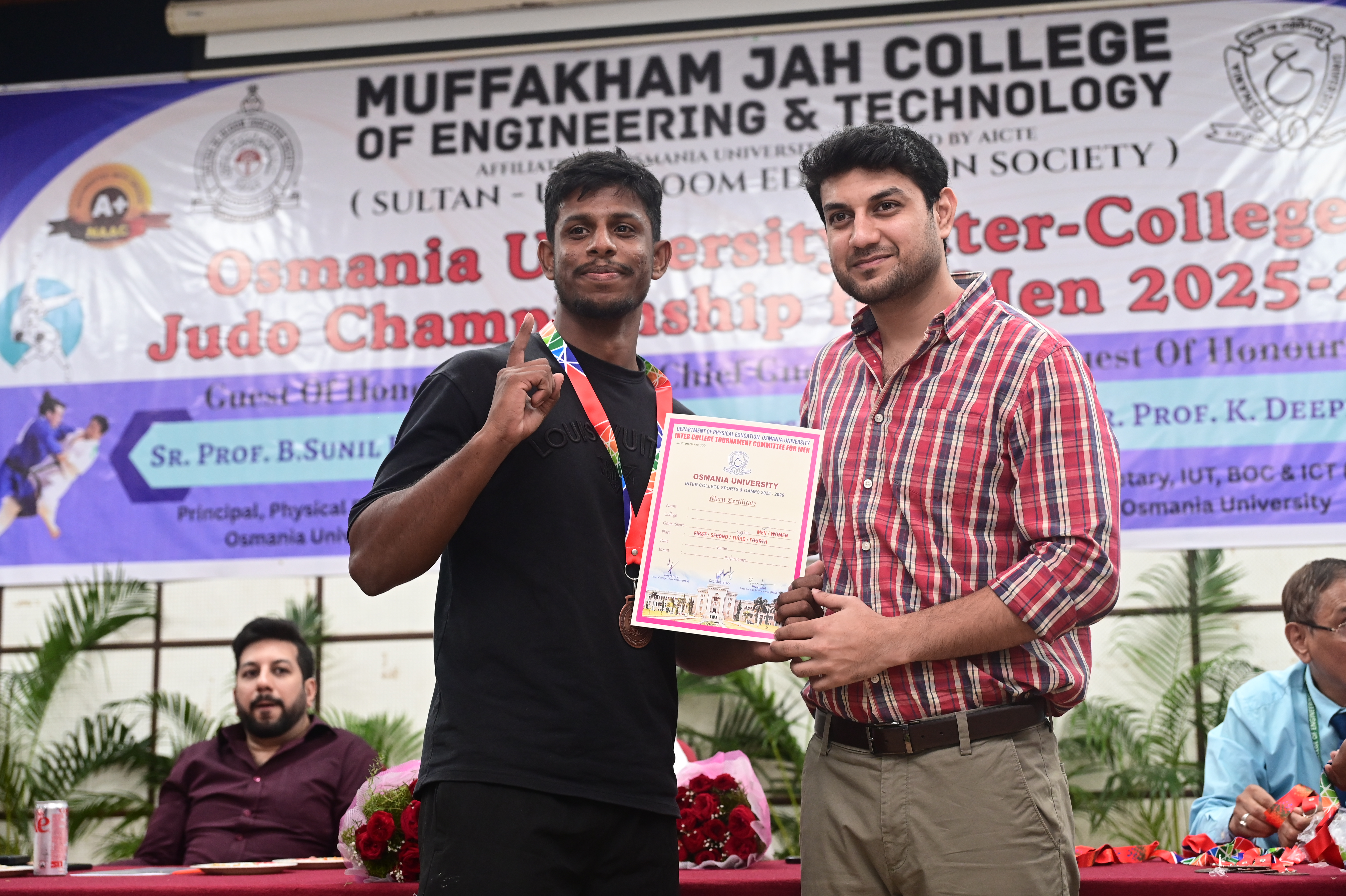 Osmania University Inter College Judo Championship 2025-26 held at MJCET on 22-10-2025.
Syed Wazeer Ali of MJCET -Civil-3 Won the Bronze Medal -81 kgs weight category.
